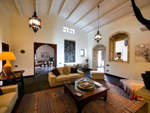 Luxury Villa with service near Noto and Syracuse