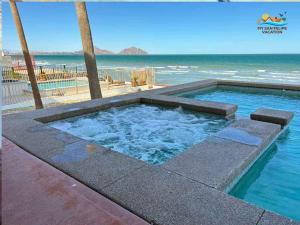 Casa Francisco - Luxurious San Felipe Beachfront Rental