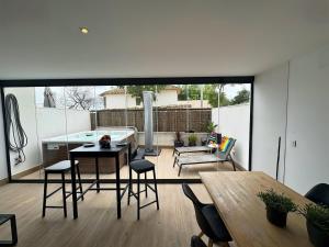 Terrace Private Jacuzzi - City Centre