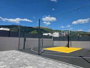 Villa 60 Degrees with heated pool and basketball court