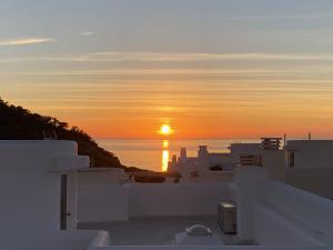 Modern Villa Cala Vadella - Sea Views, Sunset, 9 Min Walk to Beach - Quiet Area, No Parties
