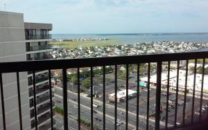 Amazing oceanfront bylevel penthouse