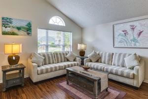 < 5 Mi to Disney Parks: Spacious Home w Lanai