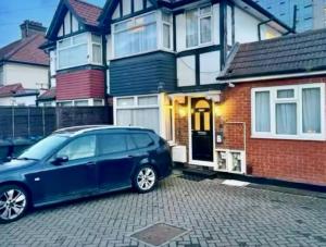 Spacious Double Room with own Sink