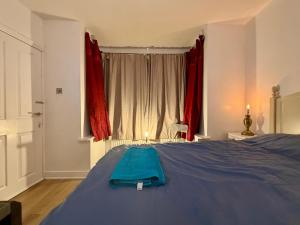 Spacious Double Room with own Sink