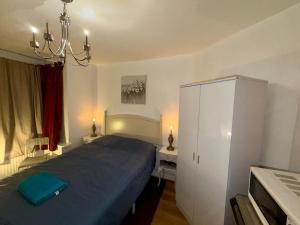 Spacious Double Room with own Sink