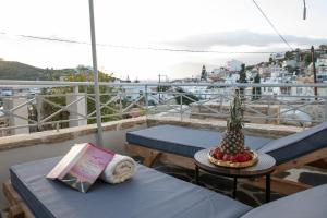 Cleopatra deluxe with jacuzzi apart in Kamilari with panoramic view