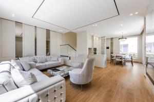 White Escape 3BR Luxury Lalzi Beach Villa by PikHost