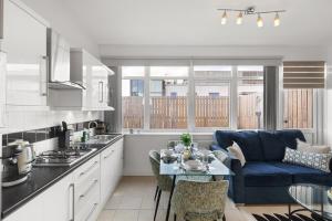 Elegant City Stay 2BR with Ensuite & Dining Area