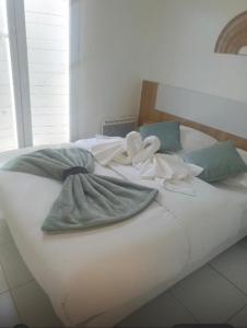 Apartment with private garden, Pool & beach 150 m