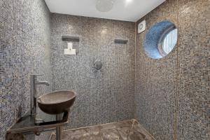 2 Bedroom, 2Bath Serviced Apartment, Highbury & Islington, Floral Garden