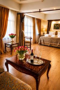 Great Greece Le Convivial Suites