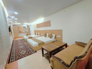 Golden Oak- 5 min walk from golden temple