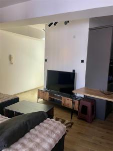 Modern Apartment with Balcony, Skopje