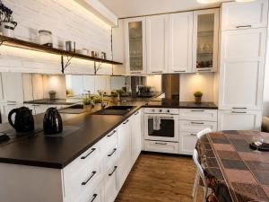 3 Rooms Garden Parking