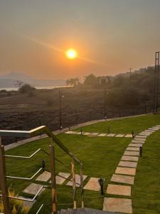 Luxury 4BHK Lakefront Villa Infinity Pool Pawna