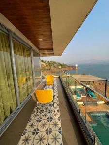 Luxury 4BHK Lakefront Villa Infinity Pool Pawna