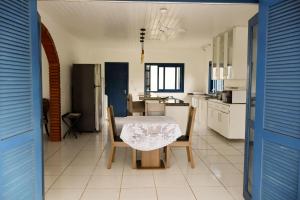 Casa com piscina patio e campinho em torres 1 quadra mar
