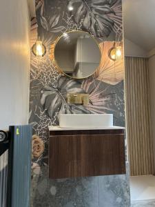Llysawelon 2-Bed Cottage Sleeps 5 Pets Ok