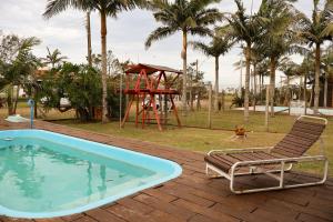 Casa com piscina patio e campinho em torres 1 quadra mar