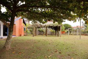 Casa com piscina patio e campinho em torres 1 quadra mar