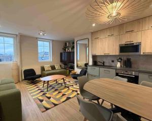 Beau duplex lumineux en plein centre-ville