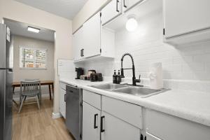 Round Rock 1BR Getaway with King Bed, Free Parking and Wi-Fi