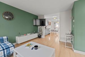 3 Bedroom suite Upper Level of House 8 guests