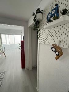 Apartament a Primera Línia amb Vistes al Mar i Muntanya
