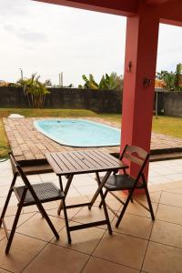 Casa completa com piscina a 1 quadra do mar em torres