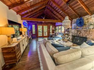 Iconic Private DCL Lakefront Cabin Hot Tub