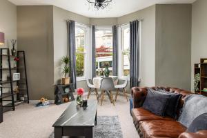 NEW Beautiful-Ground Floor-Redland Flat-Parking