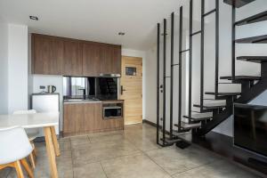 Modern 1BR Loft | Huge condo close to the beach
