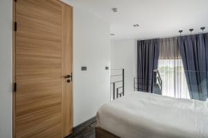 Modern 1BR Loft | Huge condo close to the beach