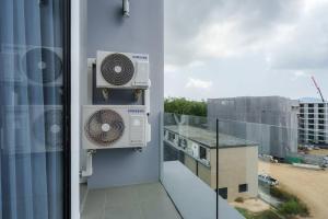 Modern 1BR Loft | Huge condo close to the beach