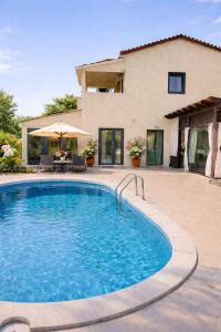 Peaceful Retreat Villa Margarita with Private pool