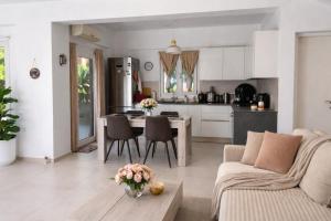 Peaceful Retreat Villa Margarita with Private pool