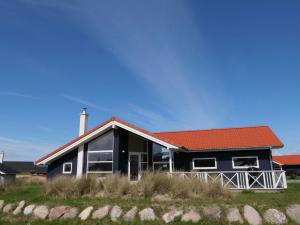 Cozy and bright stay by the Sea