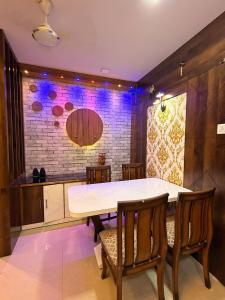 Urban Luxury Retreat ,Netflix ,Private Balcony