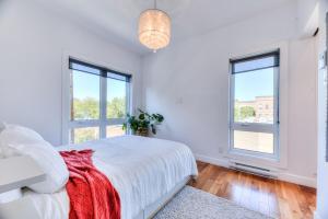 Montreal Urban Oasis 31 Day Minimum 2BR Top Floor Condo Garage Walkscore 100