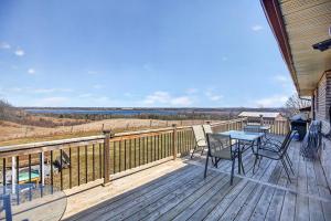 Large 6BR Retreat | Sleeps 13 | Riverview