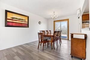 Large 6BR Retreat | Sleeps 13 | Riverview