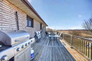 Large 6BR Retreat | Sleeps 13 | Riverview