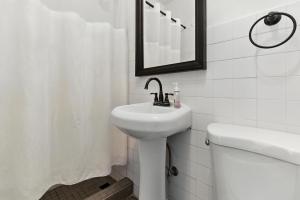1BR 1BA Sleeps 3 Wi-Fi Walk to Beach