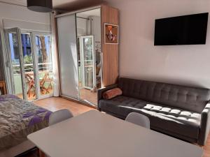 Seaview Apartment Pinea Golem