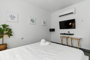 1BR 1BA Sleeps 2 Wi-Fi Walk to Beach
