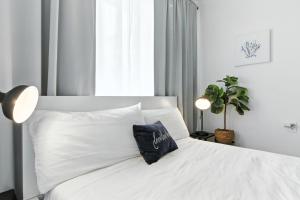 1BR 1BA Sleeps 2 Wi-Fi Walk to Beach