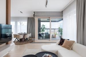 3-Bedroom Mennica Apartment with Tarrace