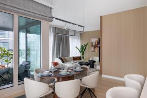 3-Bedroom Mennica Apartment with Tarrace