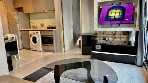 Luxurious 1-Bedroom Apartment Near BTS Thonglor, Bangkok